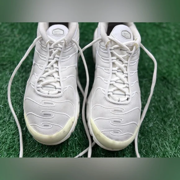 Nike Air Max Plus
White Pure Platinum‎ (Women's) Size 8 - Picture 3 of 8